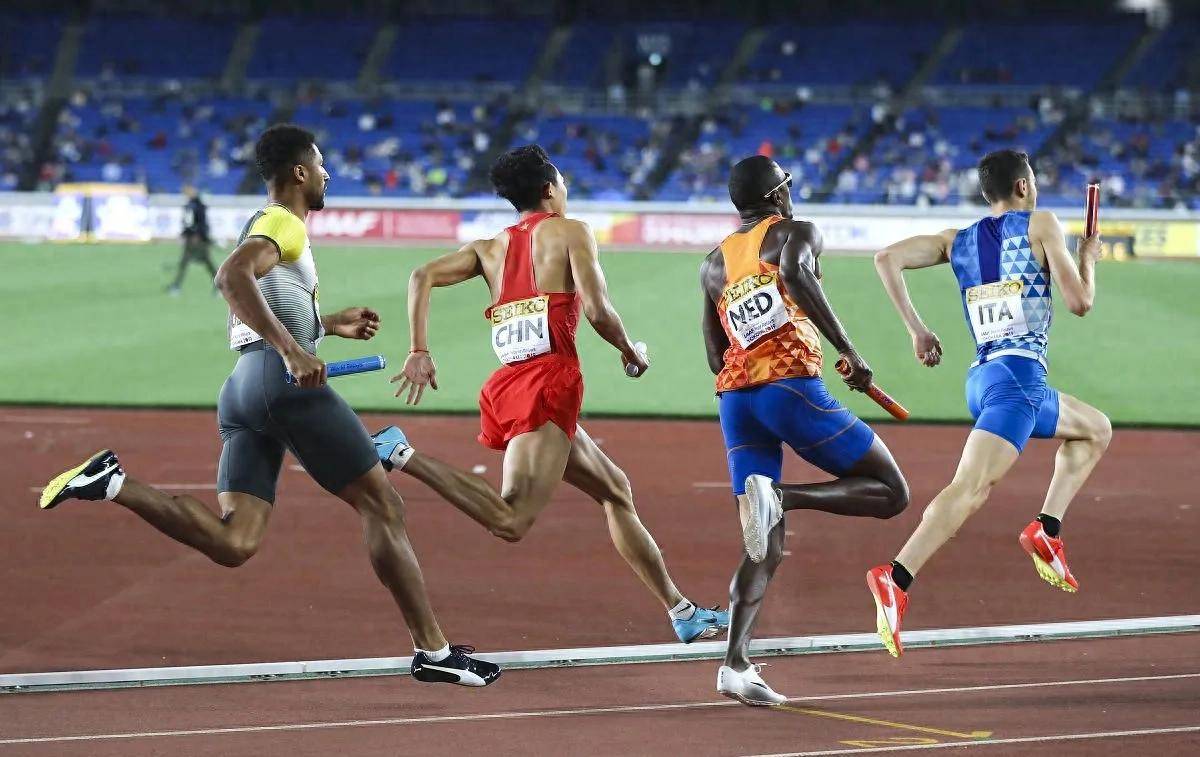 墨西哥田径选手飞奔冲刺，夺得冠军(墨西哥田径选手飞奔冲刺,夺得冠军视频)