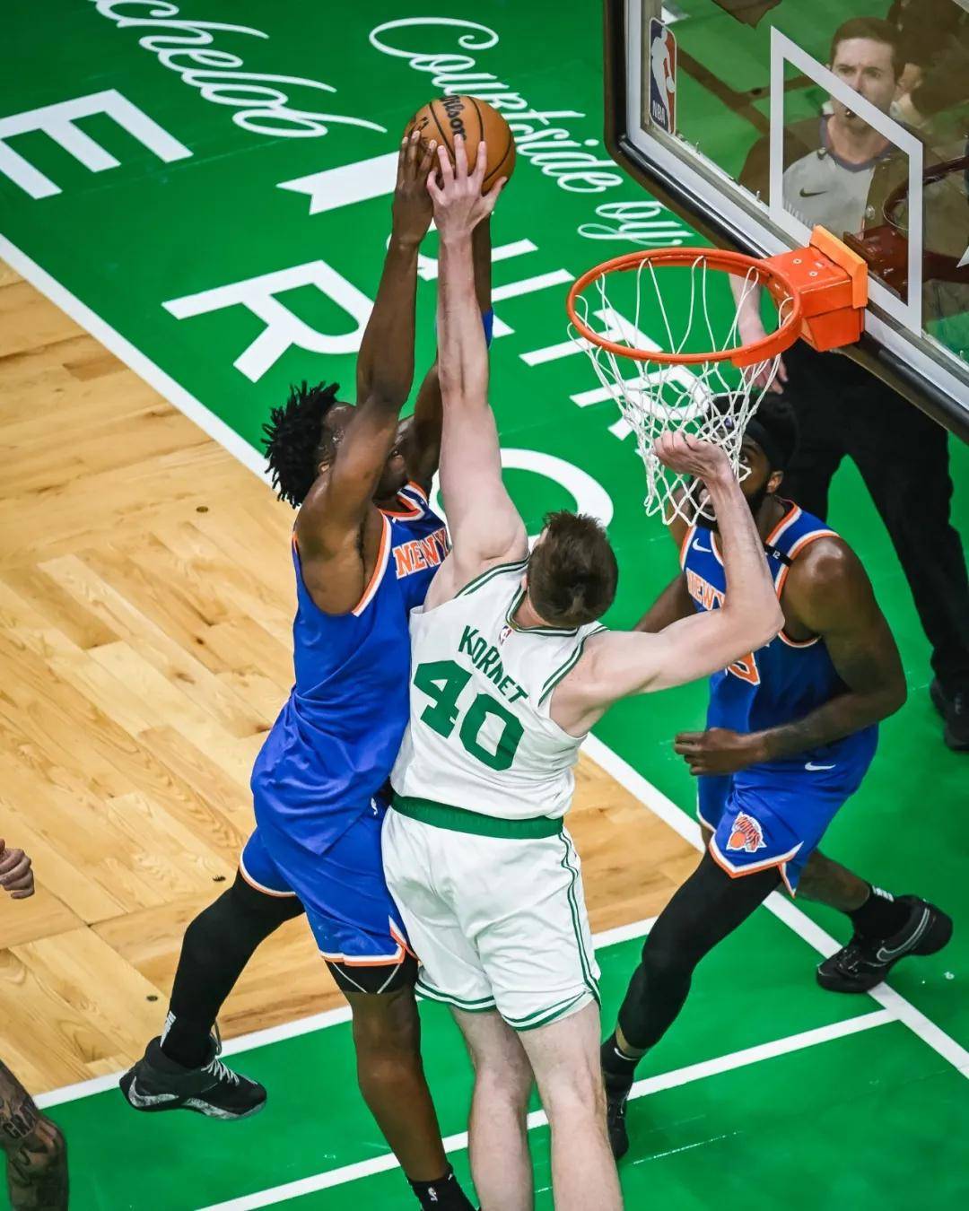 凯尔特人队员奋勇拼搏，助球队逆转对手(凯尔特人队员奋勇拼搏,助球队逆转对手是谁)