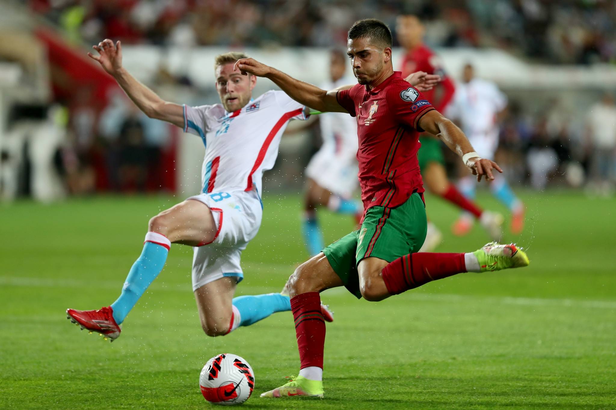 aoa体育-包含孟加拉国胜列支敦士登，欧洲杯预选赛热闹战况尽显的词条