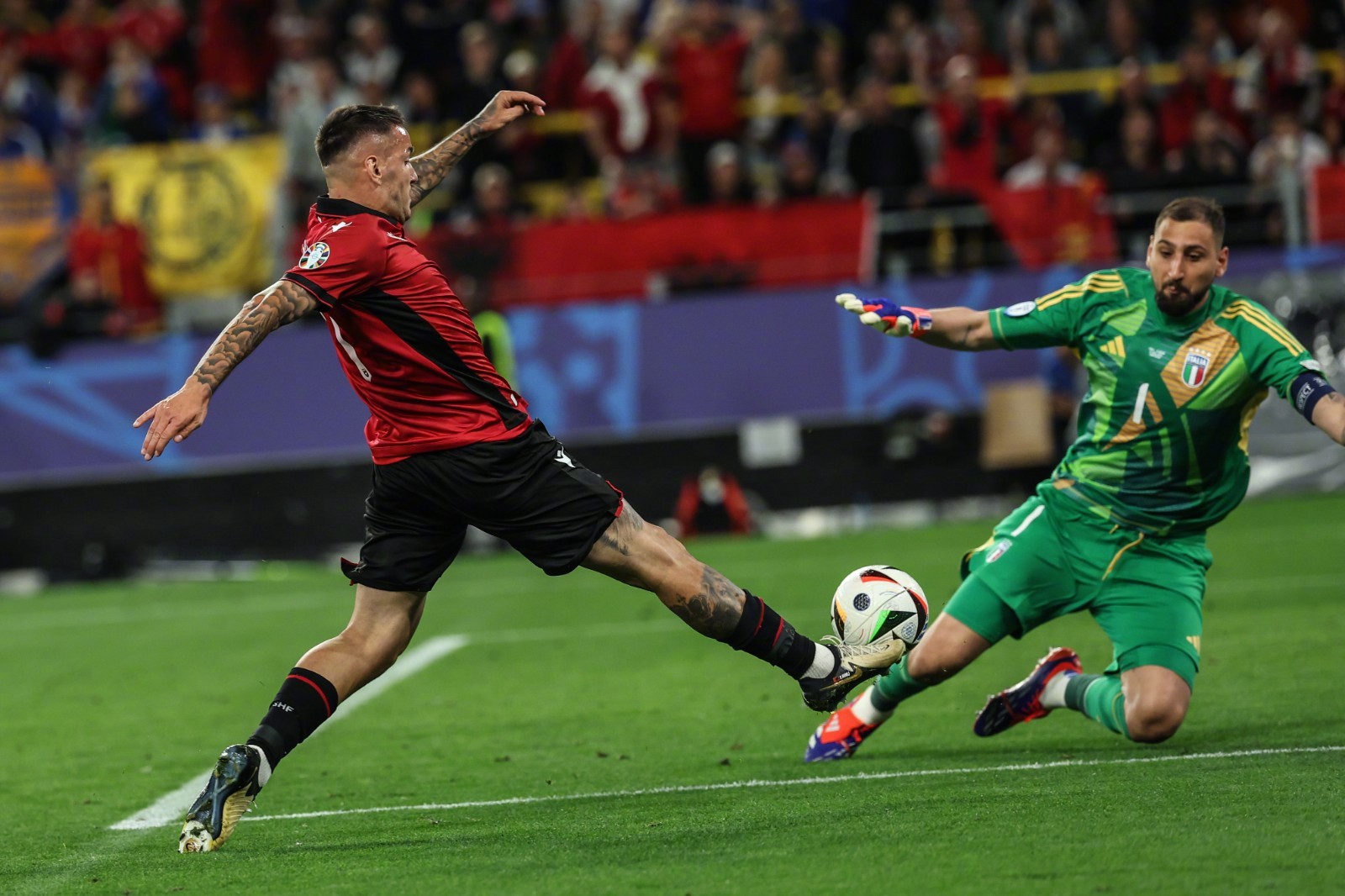 欧洲国家足球赛事激烈比拼捕捉的简单介绍