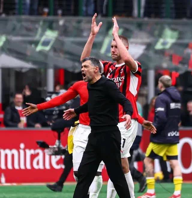 威尼斯主场遭遇AC米兰围攻，被痛击三球(威尼斯足球队主场)