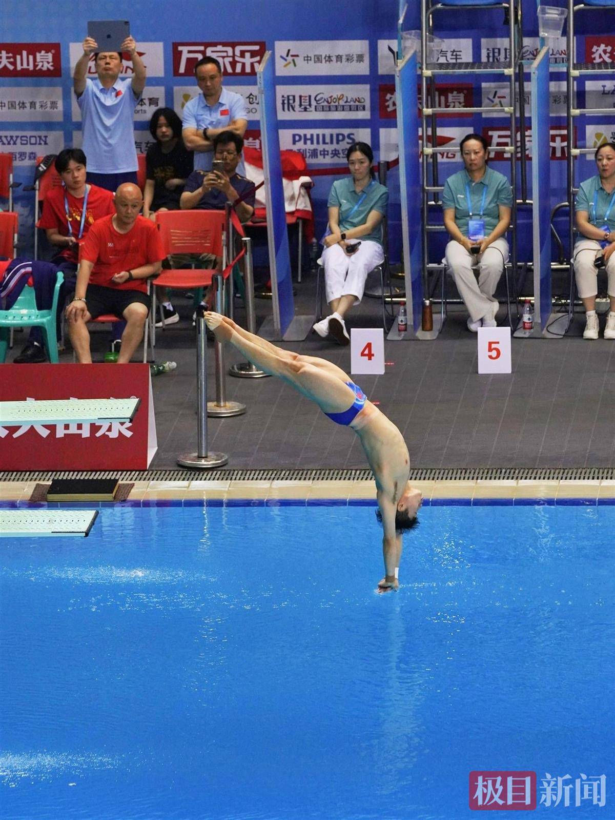 俄罗斯跳水选手稳定发挥，夺得银牌(俄罗斯跳水选手稳定发挥,夺得银牌的是谁)