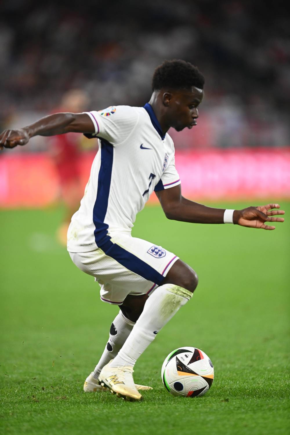 aoa体育-包含英格兰队表现抢眼，稳步前进欧锦赛路的词条