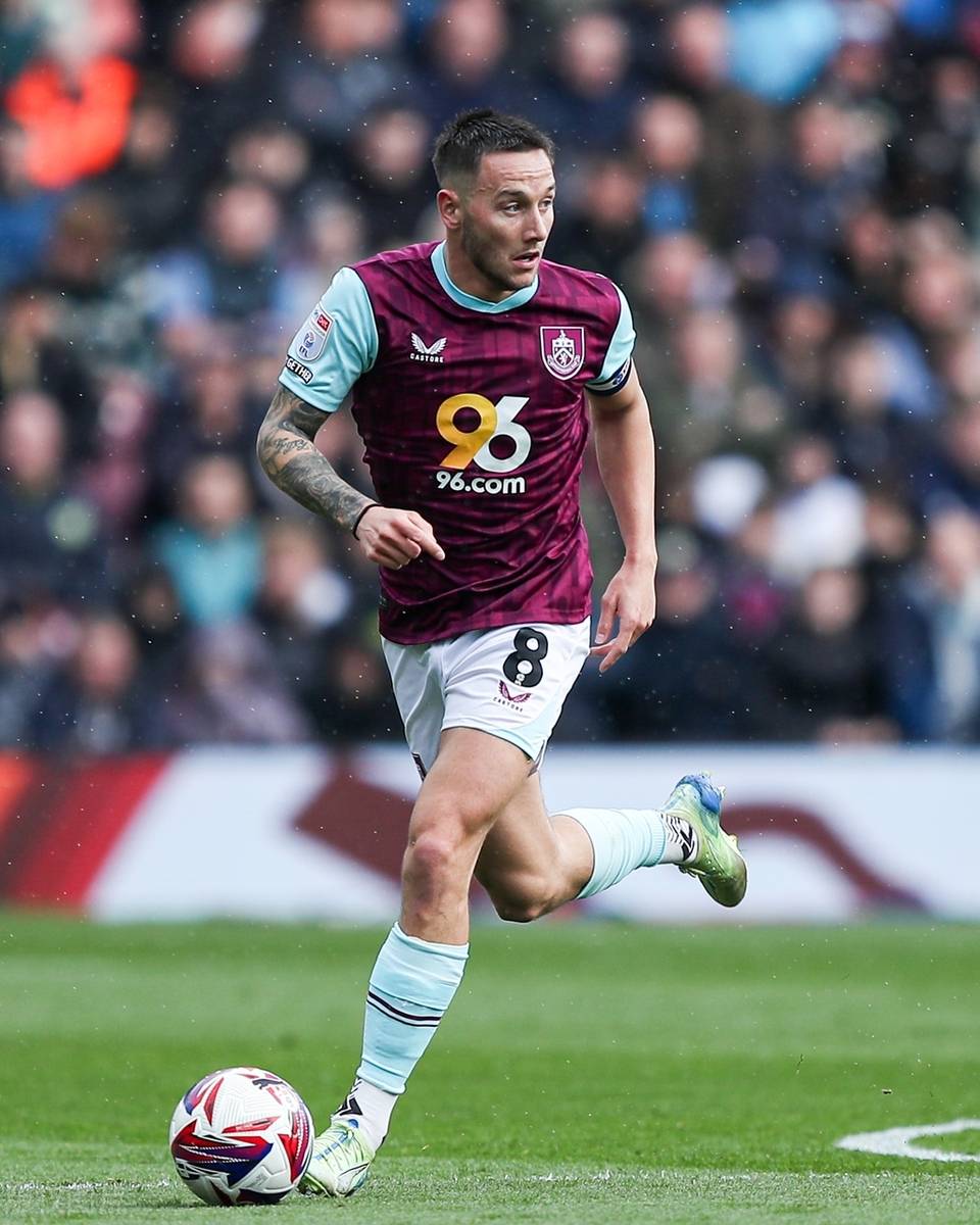 aoa体育视频-包含伯恩利客场惨败，保级希望再受打击的词条