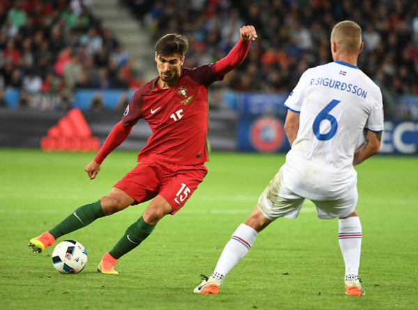 aoa体育官网-包含法国-击败冰岛，小组出线路上的词条