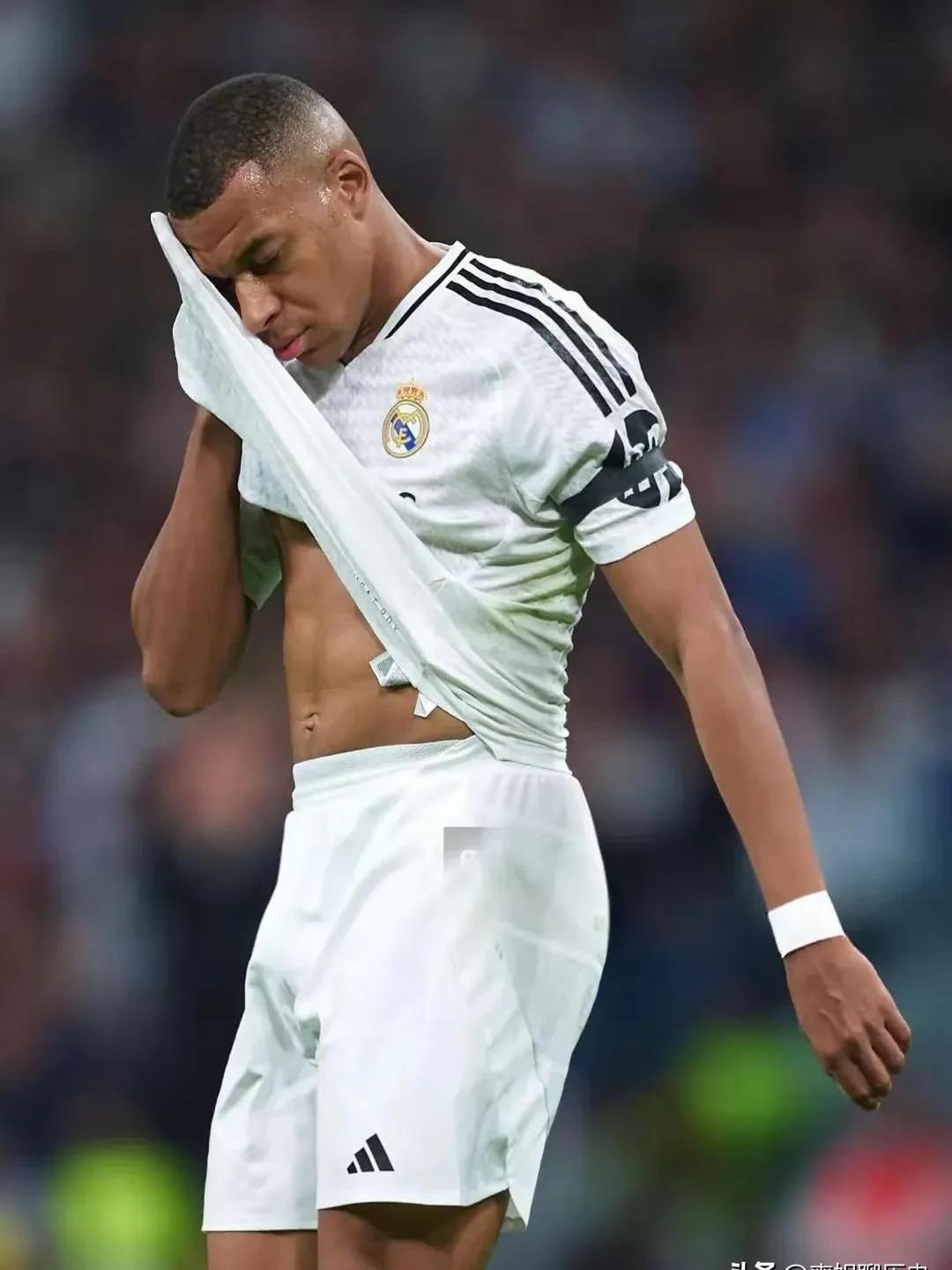 皇马后卫出色表现，稳固球队防线的简单介绍