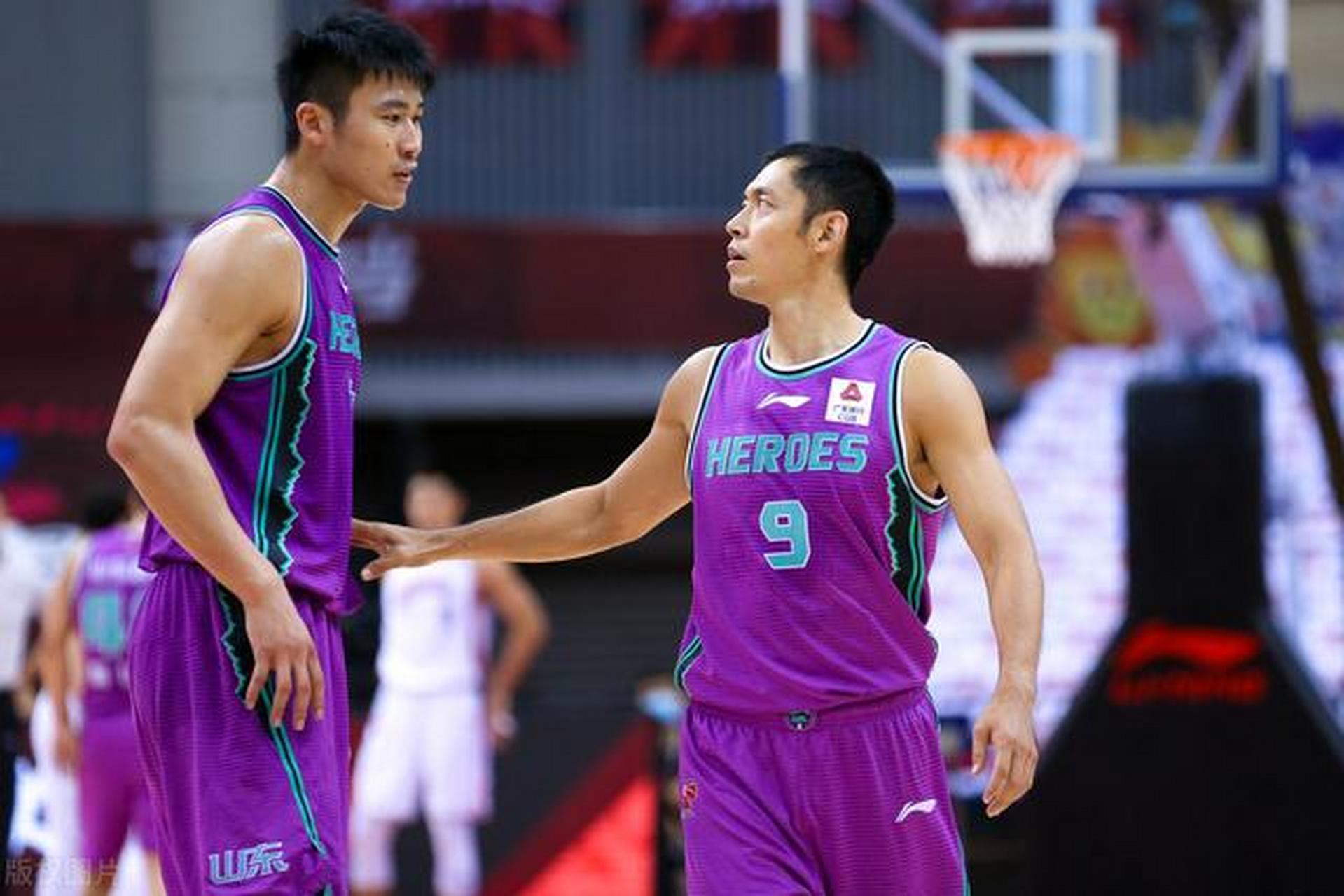 aoa体育-甘肃男篮全力以赴，争夺东部前八席位