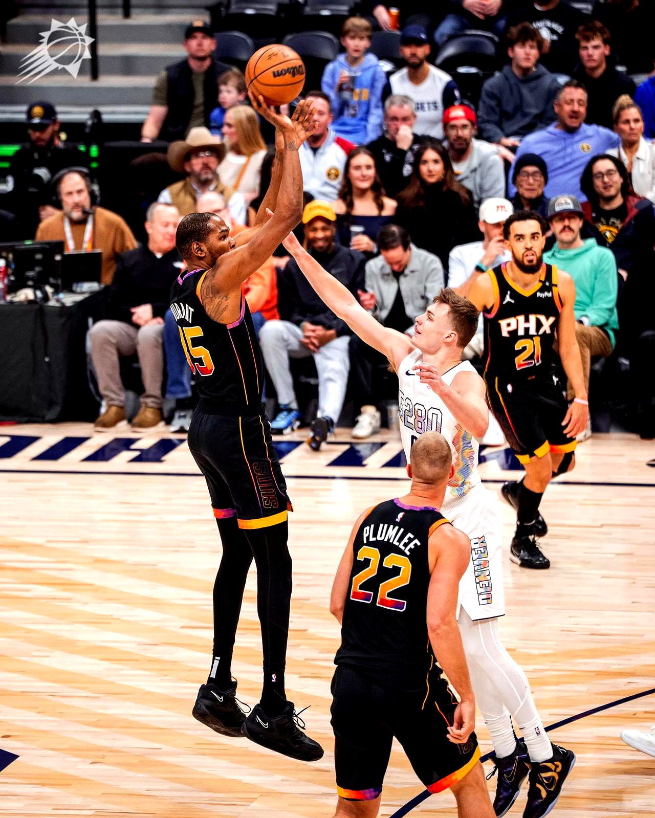 关于太阳队客场惨败掘金，西部半决赛战局逆转的信息