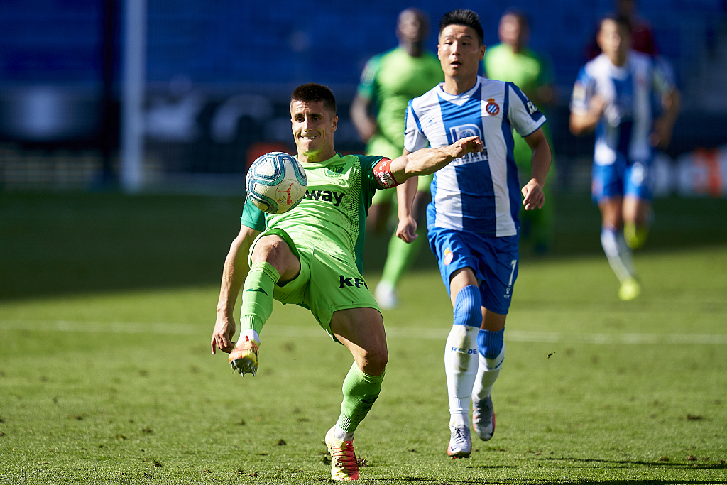 aoa体育视频-埃瓦尔主场被逼平,球队积分稳定的简单介绍