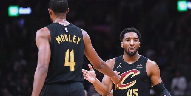 米切尔绝杀助球队获胜,晋级下一轮 米切尔绝杀助球队获胜,晋级下一轮