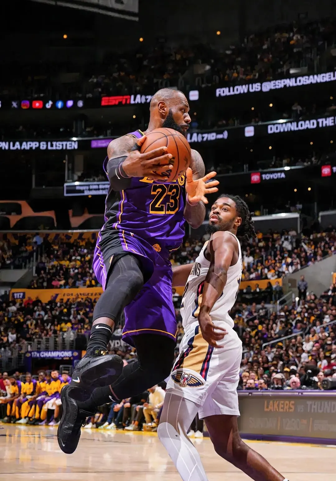 aoa体育直播-詹姆斯率领湖人反击，狂胜勇士的简单介绍