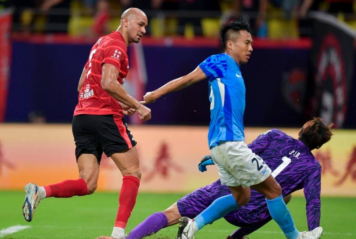 aoa体育官网-包含中超夺冠热门浮现，各路强队实力擂台的词条