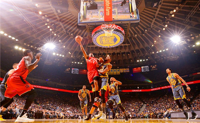 aoa体育新闻-猛龙客场大胜！新援表现抢眼