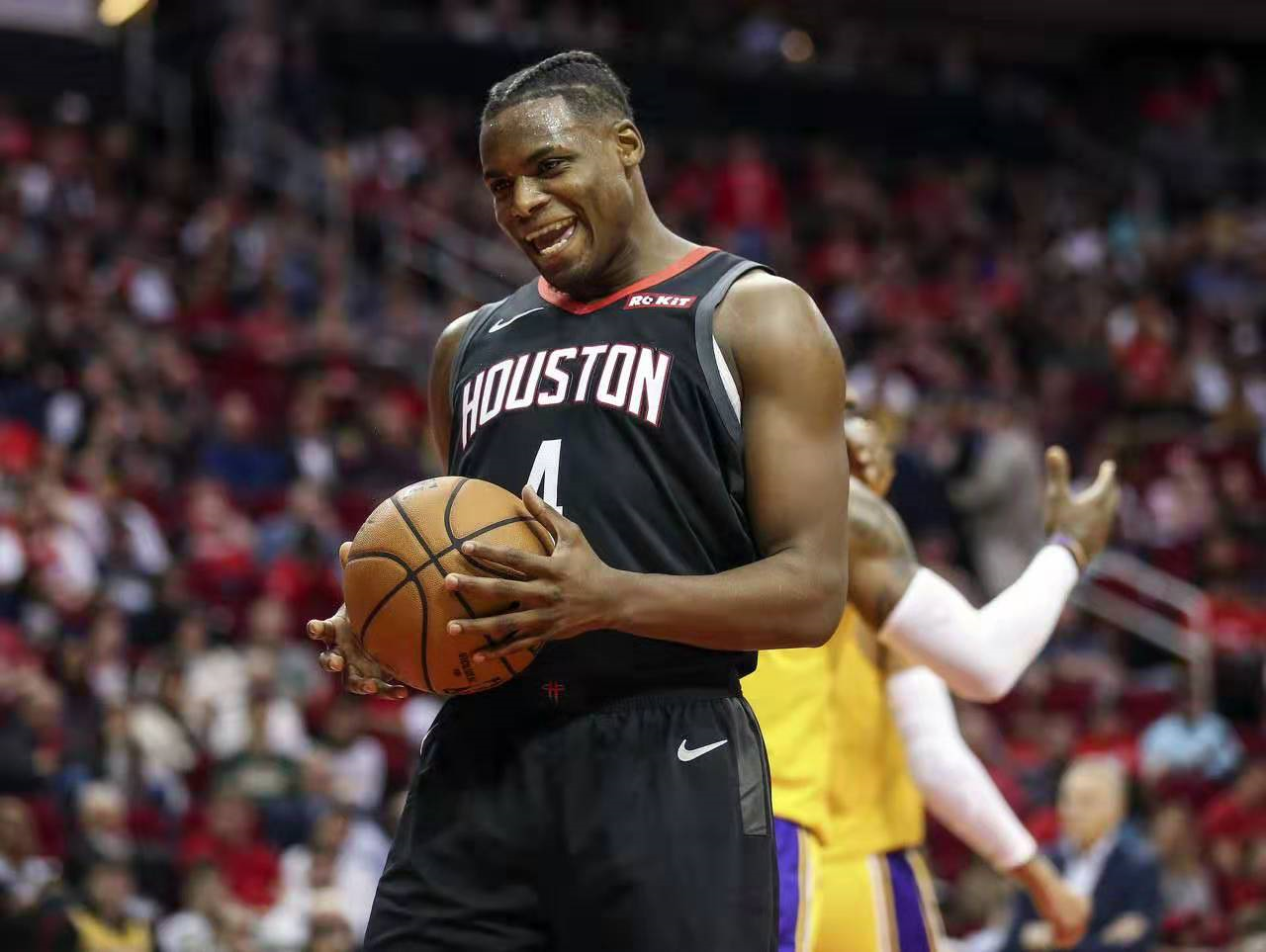 aoa体育馆-乌克兰炮手梅开二度，助球队取胜