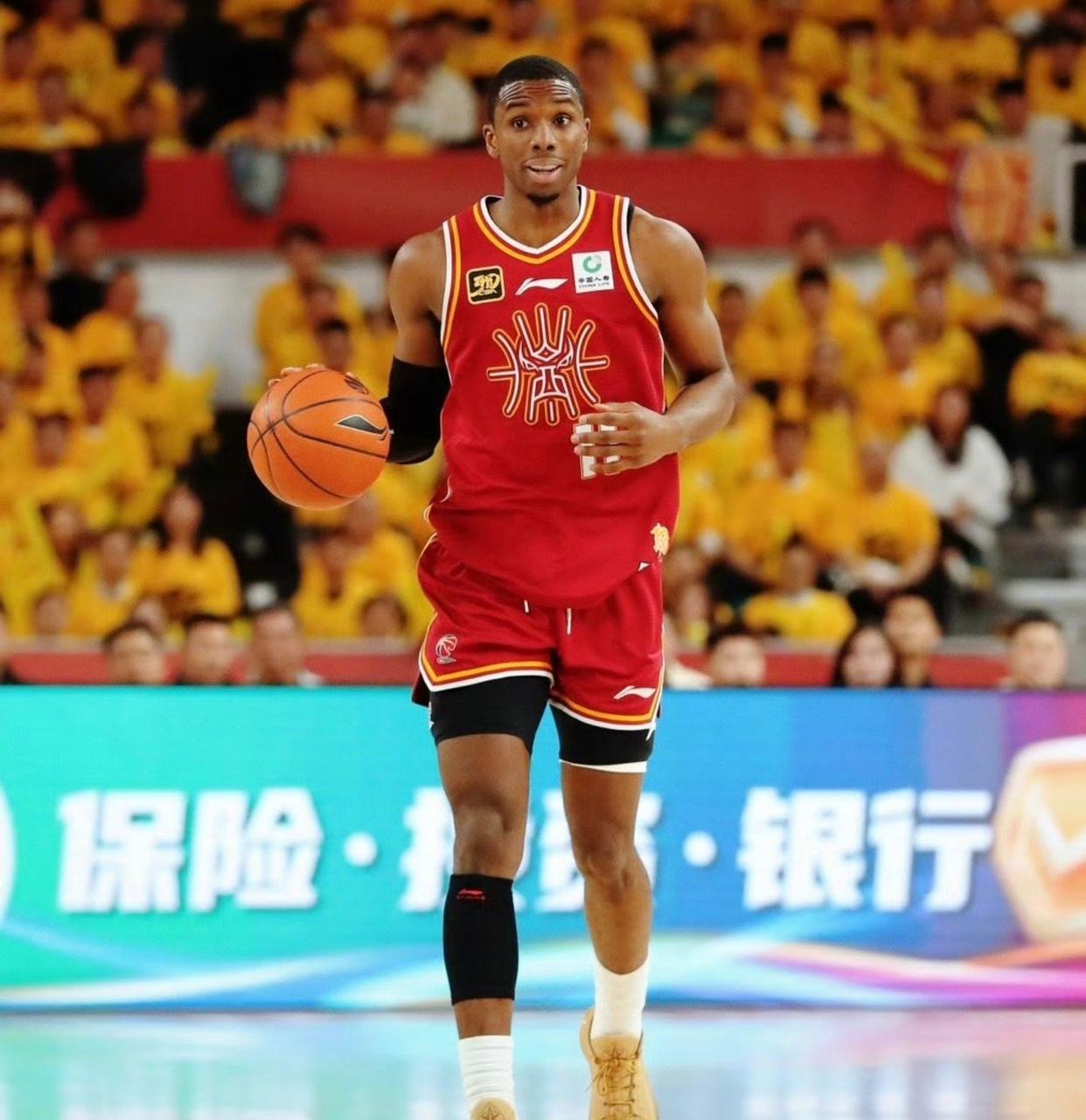 本土球员焕发潜力，引领球队逆袭的简单介绍