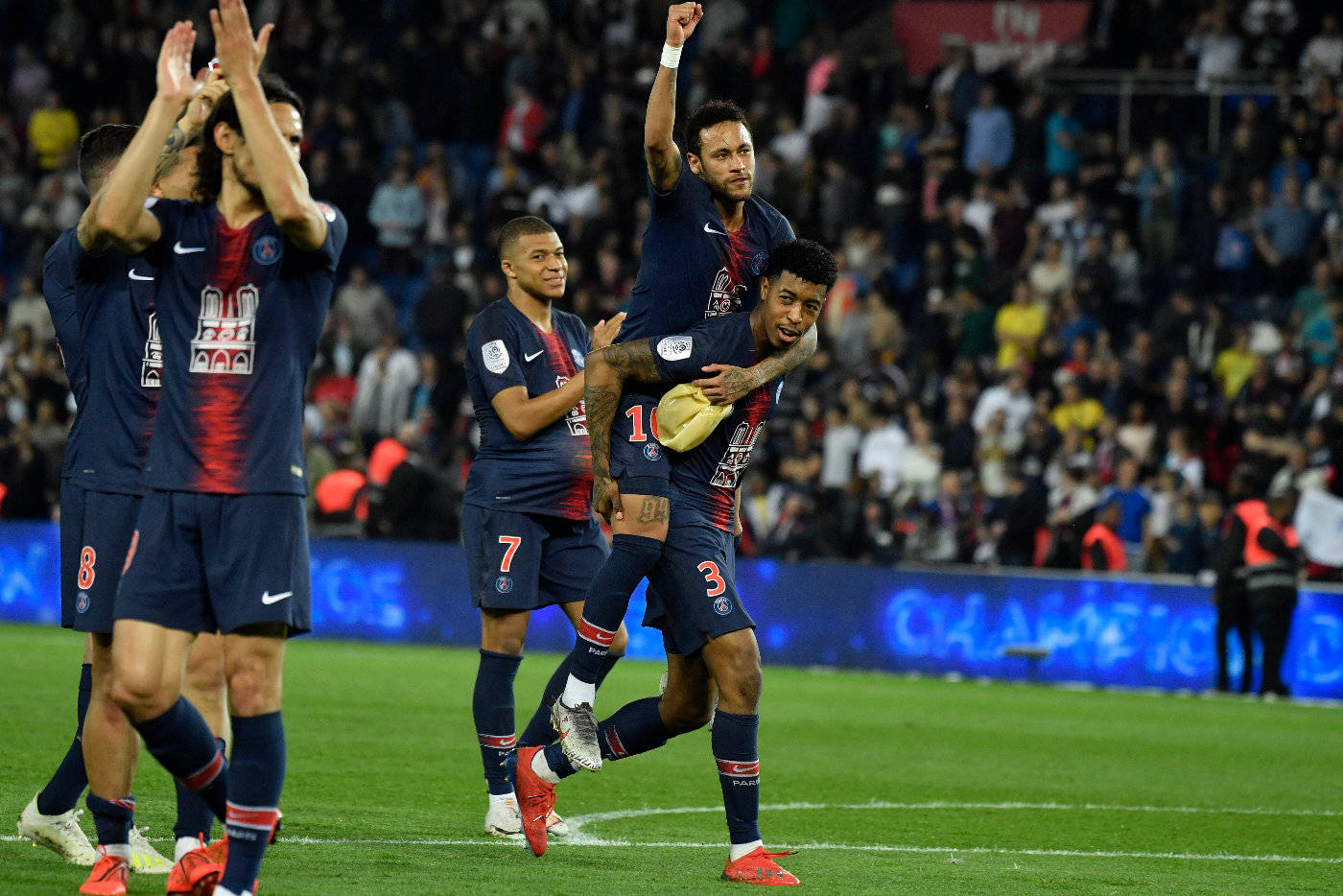 关于巴黎圣日耳曼足球队备战周末的比赛的信息