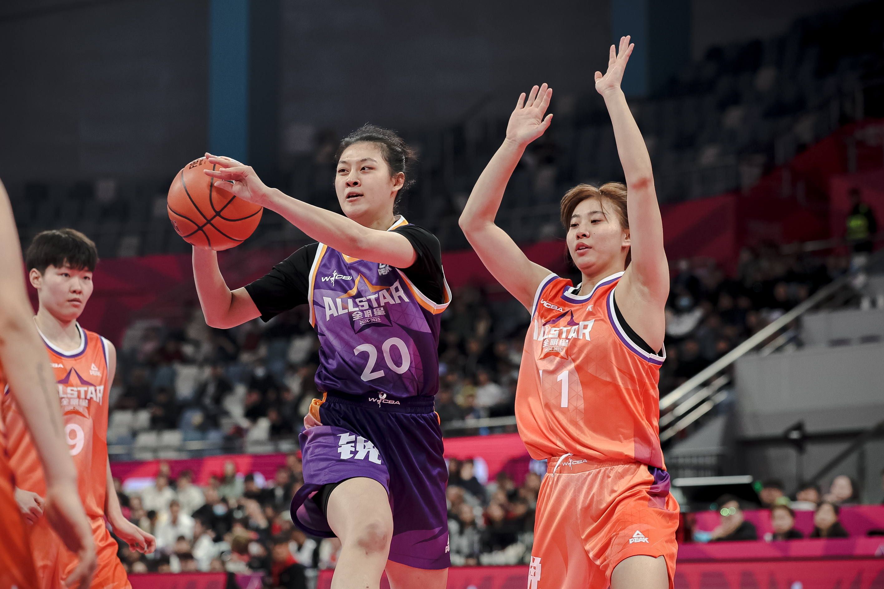 篮球比赛中涌现出一批年轻的新星