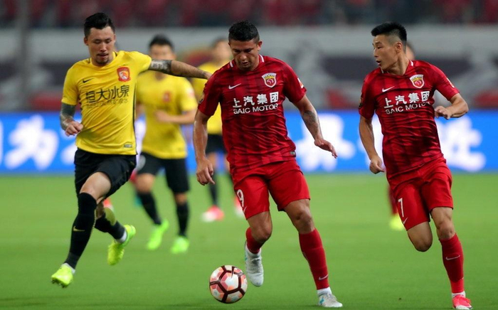 关于恒大客场不敌上港，失误频频遭遇困境的信息