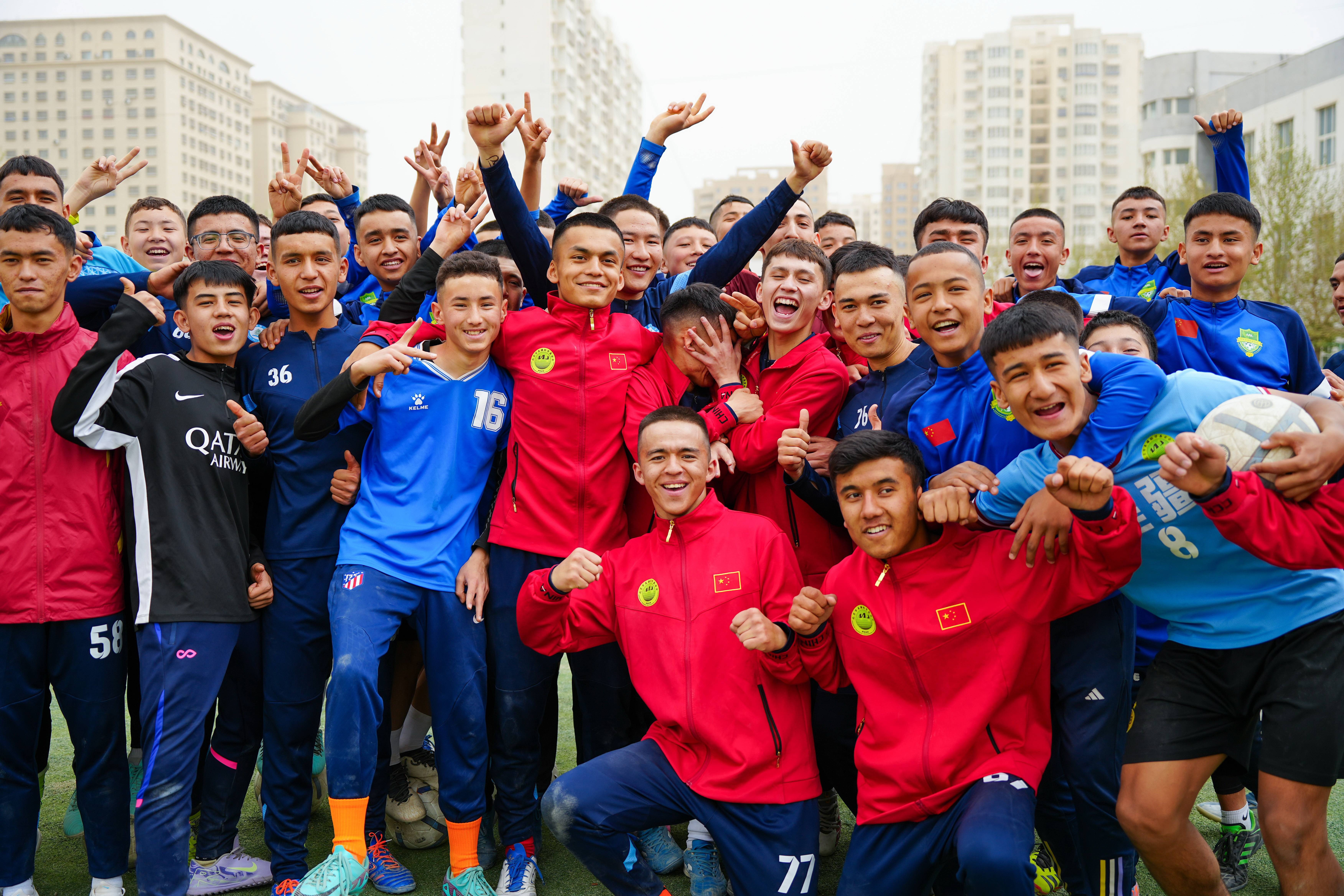 国内足球职业赛事近期进行多场比拼