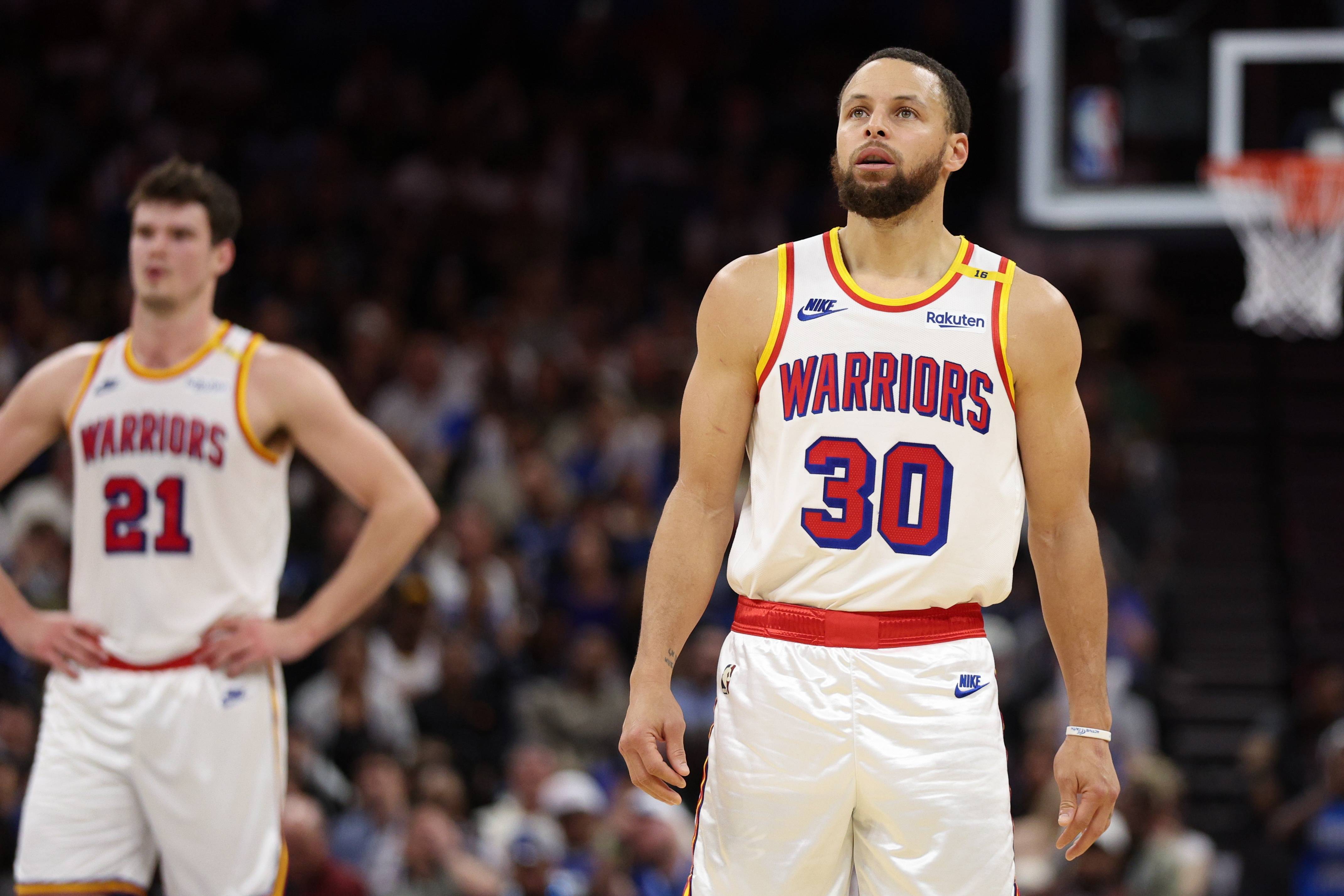 勇士迎来连胜，库里复出助球队取得关键胜利的简单介绍