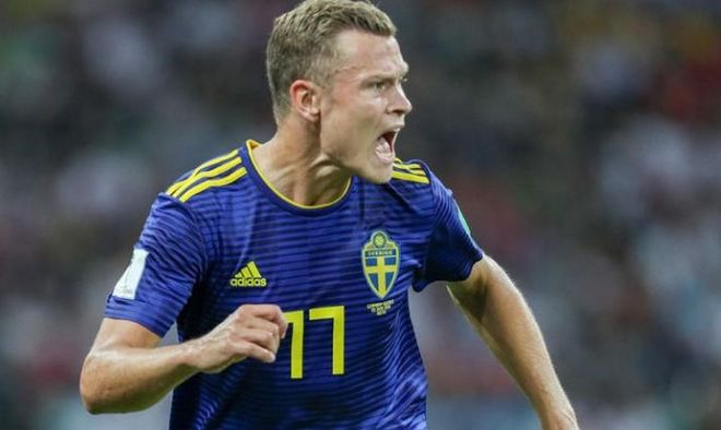 aoa体育课程-包含荷兰队球员发挥出色，带领球队取得胜利赢得掌声的词条