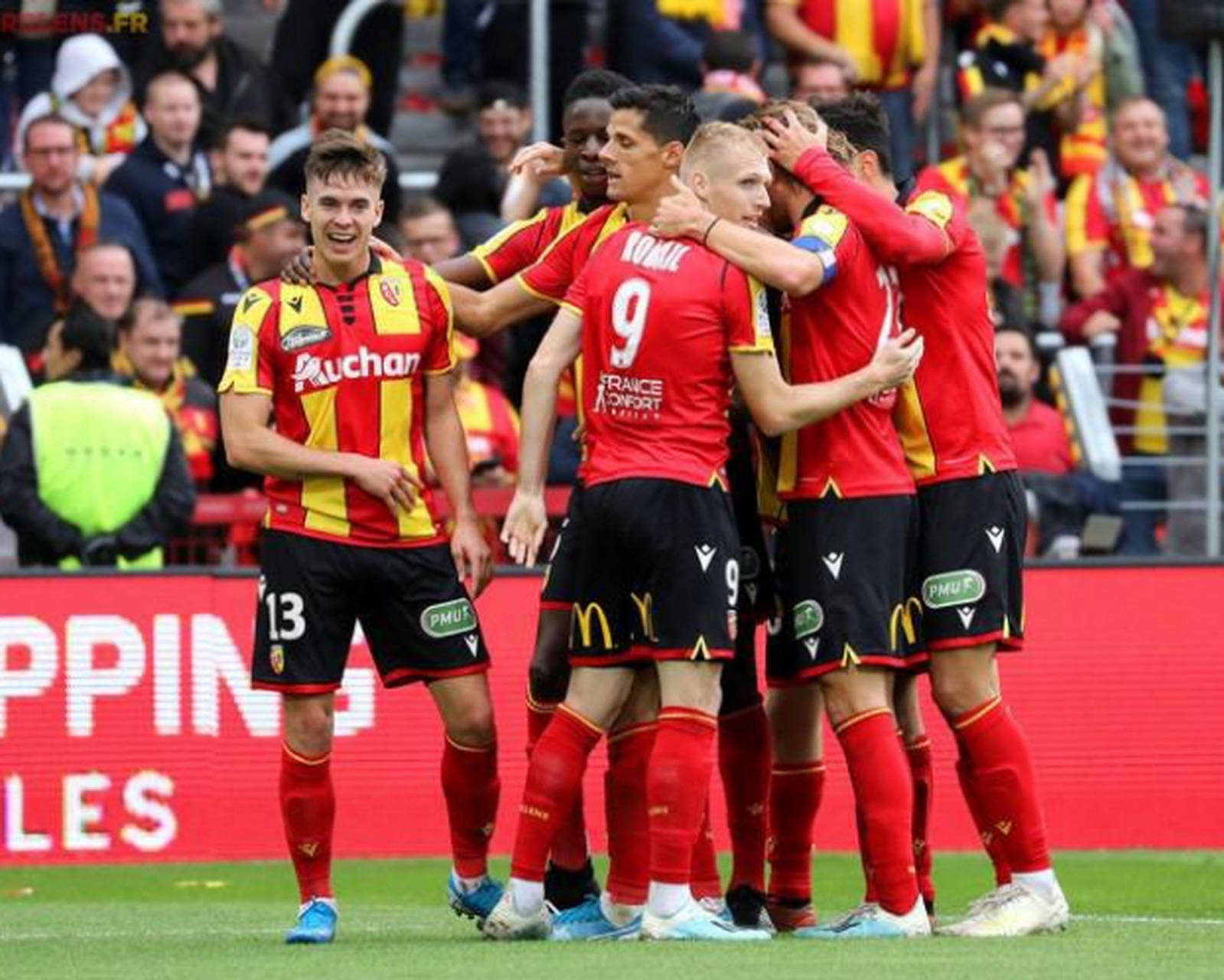 法甲比赛中的激情对决，胜者笑到最后