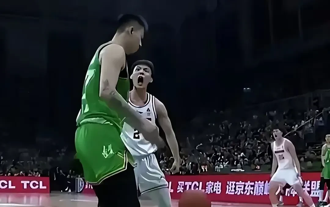 包含竞技场上焦点之战，球员实力碾压对手，赢得高分胜利的词条