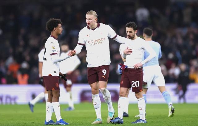 包含曼城球员因伤缺席比赛，实力大减的词条