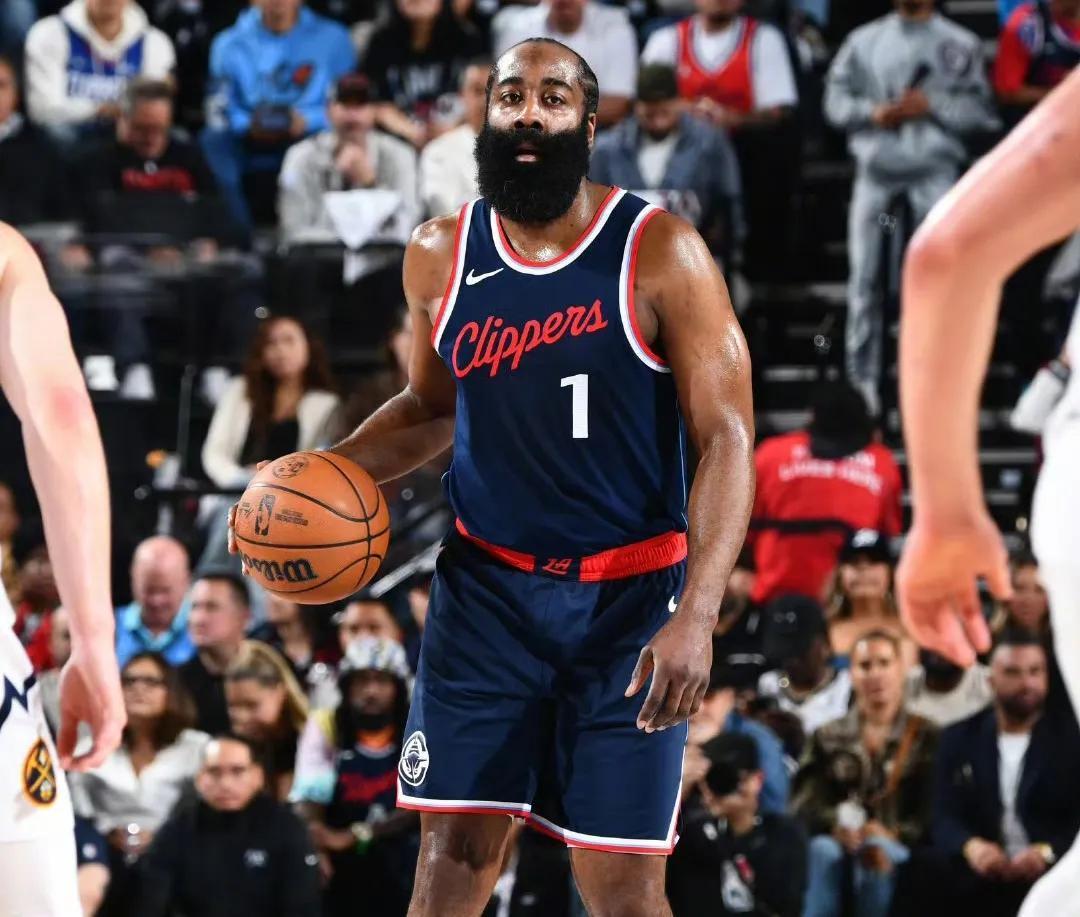 关于火箭大胜，哈登狂砍分刷新个人纪录的信息