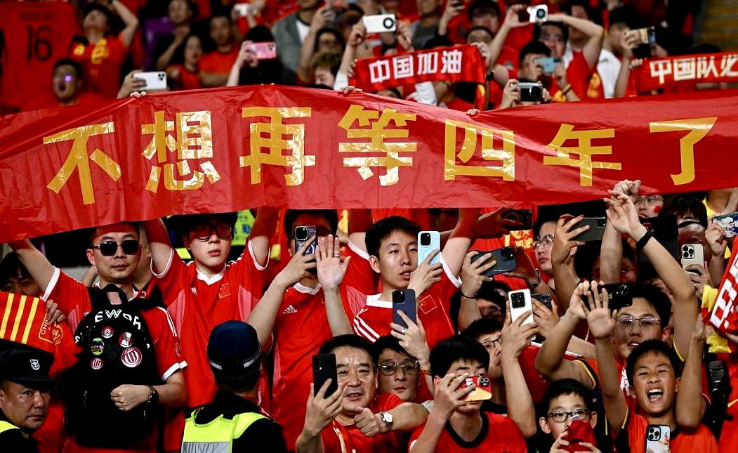 aoa体育课程-足球赛事上一场胜利点燃球迷热情