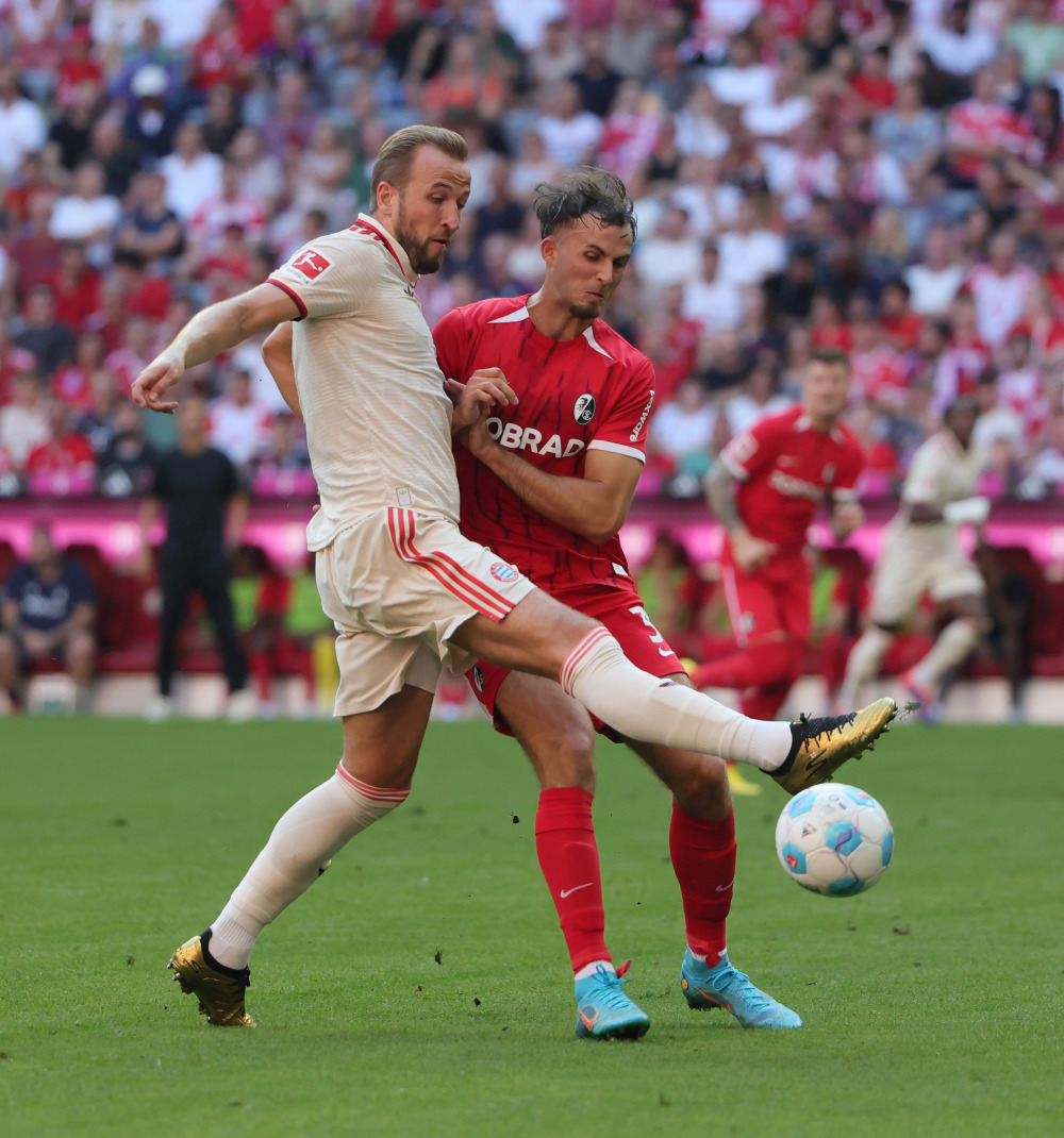 拜仁慕尼黑大胜弗赖堡，提前夺得冠军