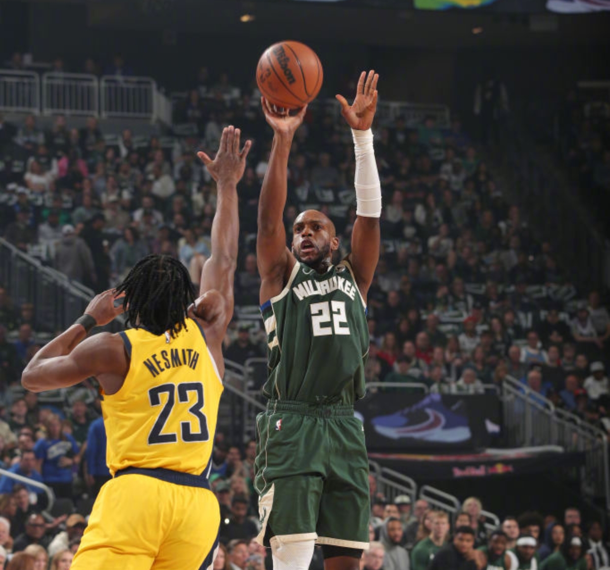 雄鹿前锋米德尔顿：我们要密切关注每一场比赛