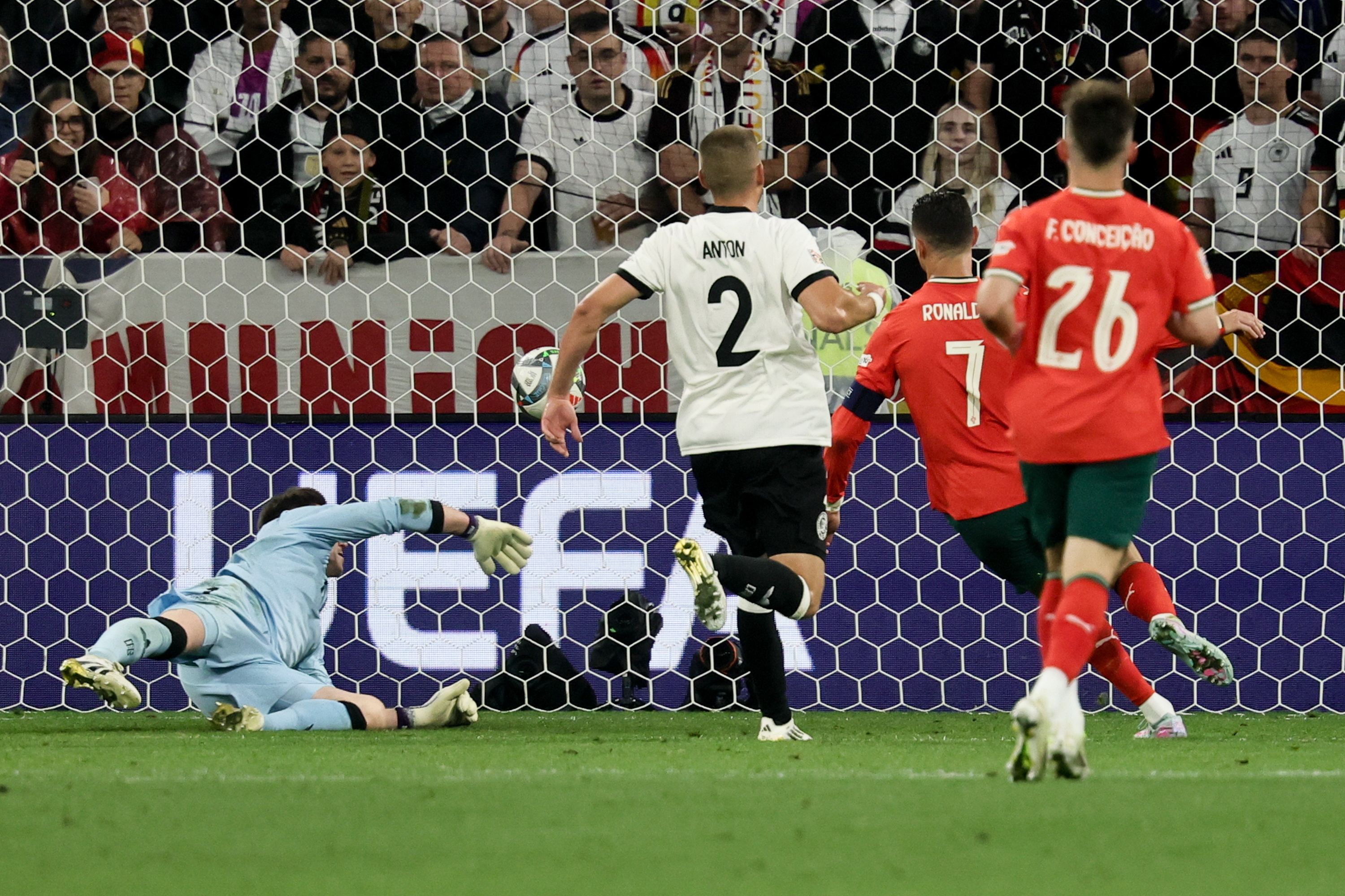 aoa体育馆-葡萄牙豪门俱乐部备战国内杯赛