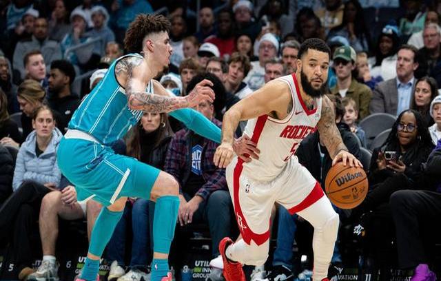 火箭客场击败黄蜂获得首胜