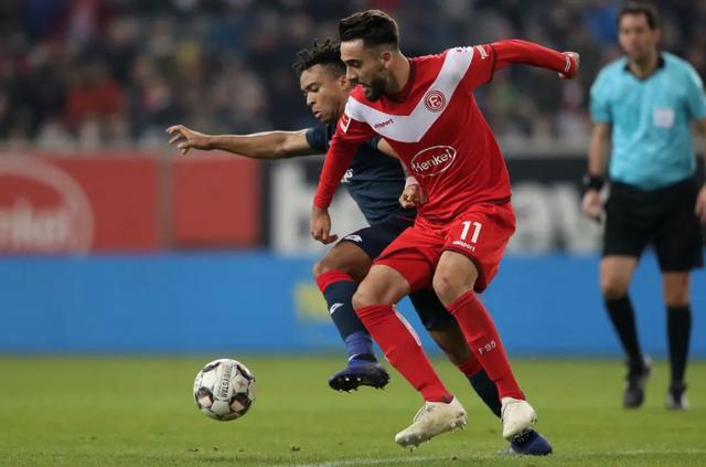 aoa体育直播-汉堡客场逼平对手，争夺附加赛资格