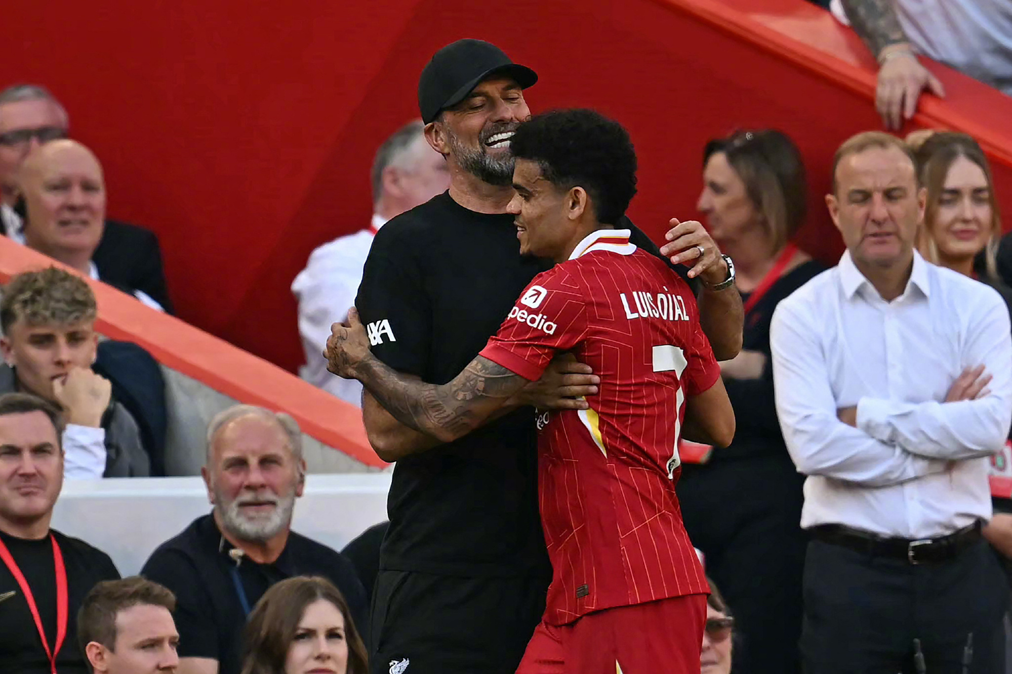 aoa体育-曼联遭遇两连败，球队寻找突破口的简单介绍