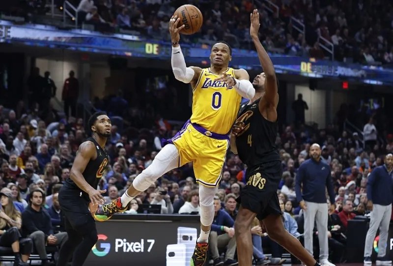 aoa体育馆-湖人客场负于公牛，告别八连胜