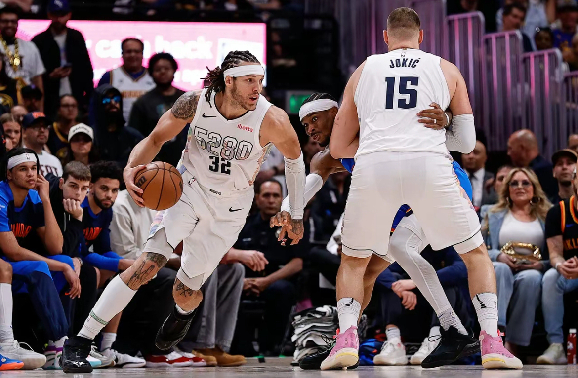 包含掘金队凭借团队合作获胜,锁定季后赛名额的词条 包含掘金队凭借团队合作获胜,锁定季后赛名额的词条