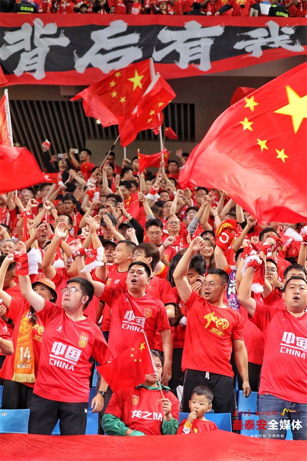 aoa体育视频-足球热浪盛行，球队展现出强大实力的简单介绍