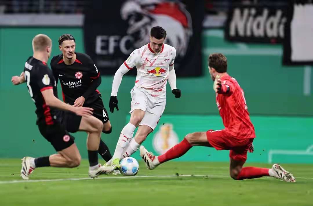 法兰克福客场迎战沃尔夫斯堡 法兰克福客场迎战沃尔夫斯堡