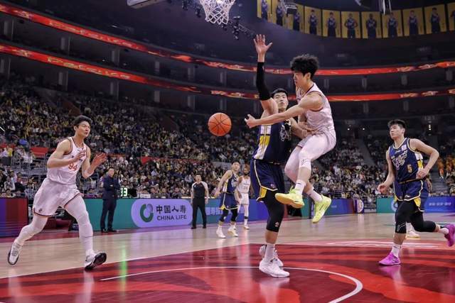 广东队以大比分战胜上海队 广东队以大比分战胜上海队