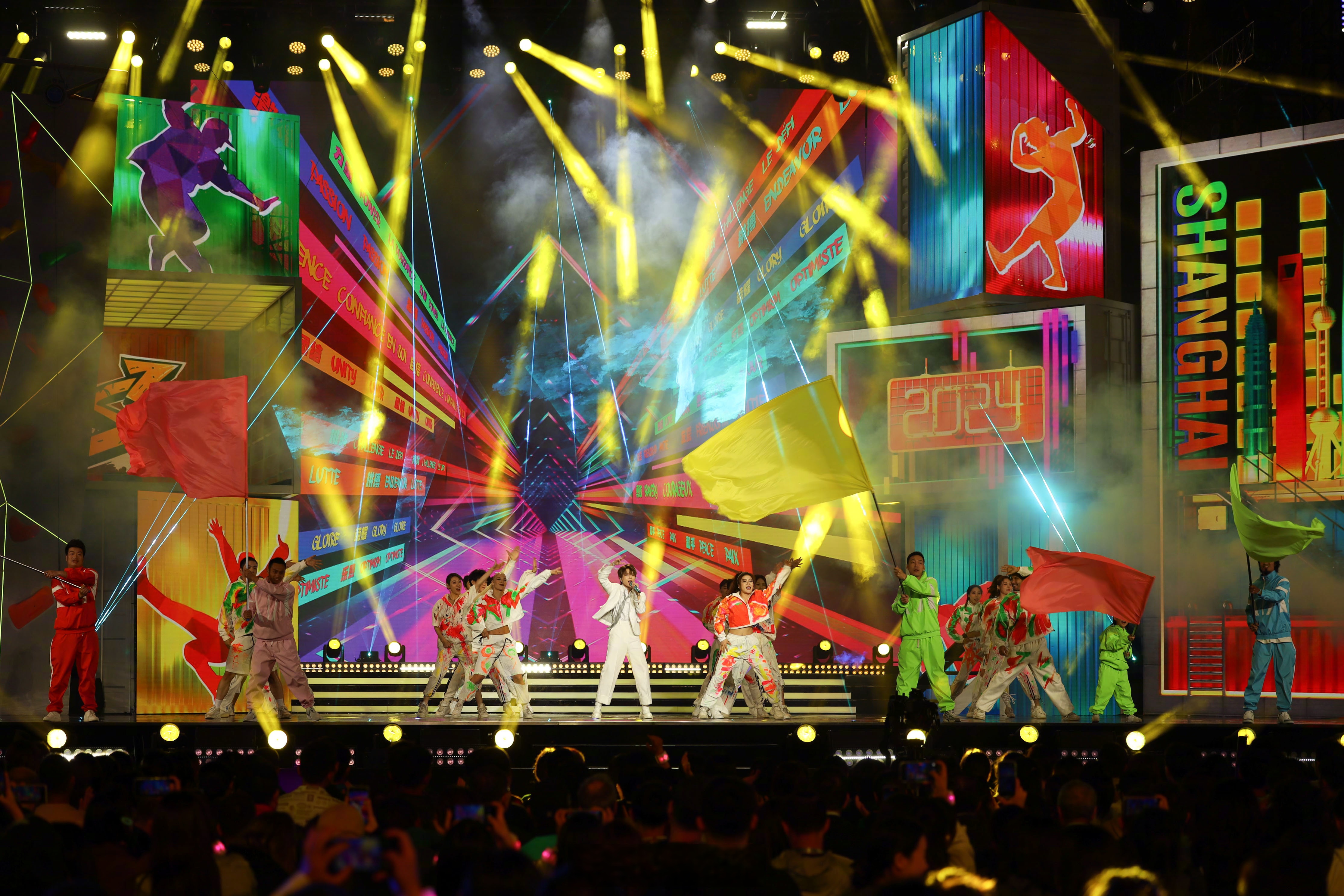 aoa体育活动-竞技场上一幕幕精彩不断，观众欢呼声连连的简单介绍